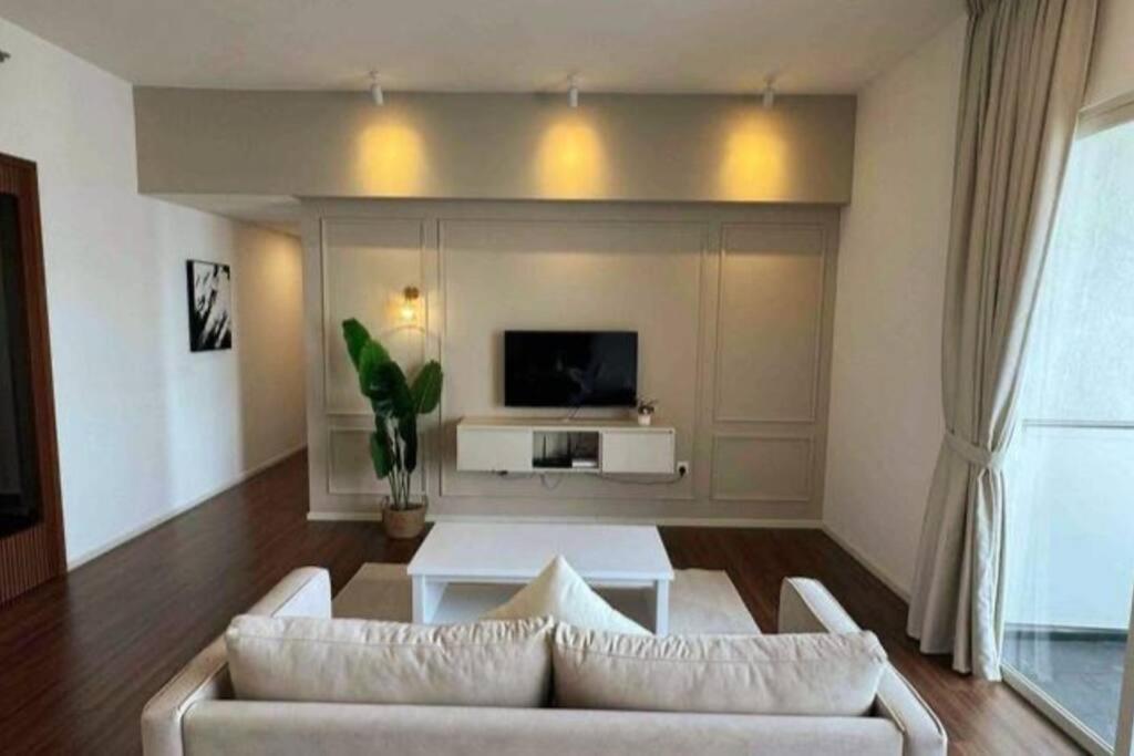 The White House Opposite Sunway Velocity Mall Apartemen
