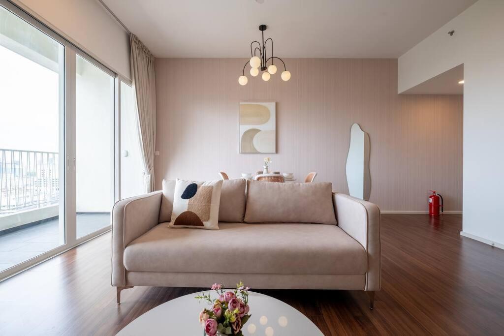 Pangsapuri The White House Opposite Sunway Velocity Mall Kuala Lumpur