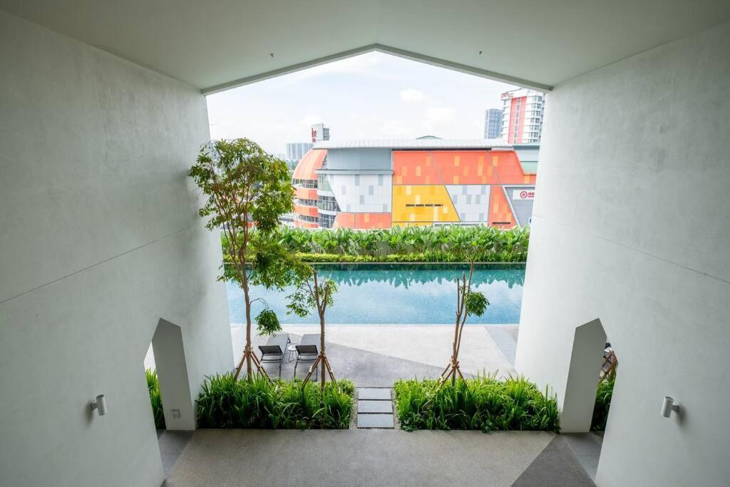 The White House Opposite Sunway Velocity Mall Pangsapuri Kuala Lumpur