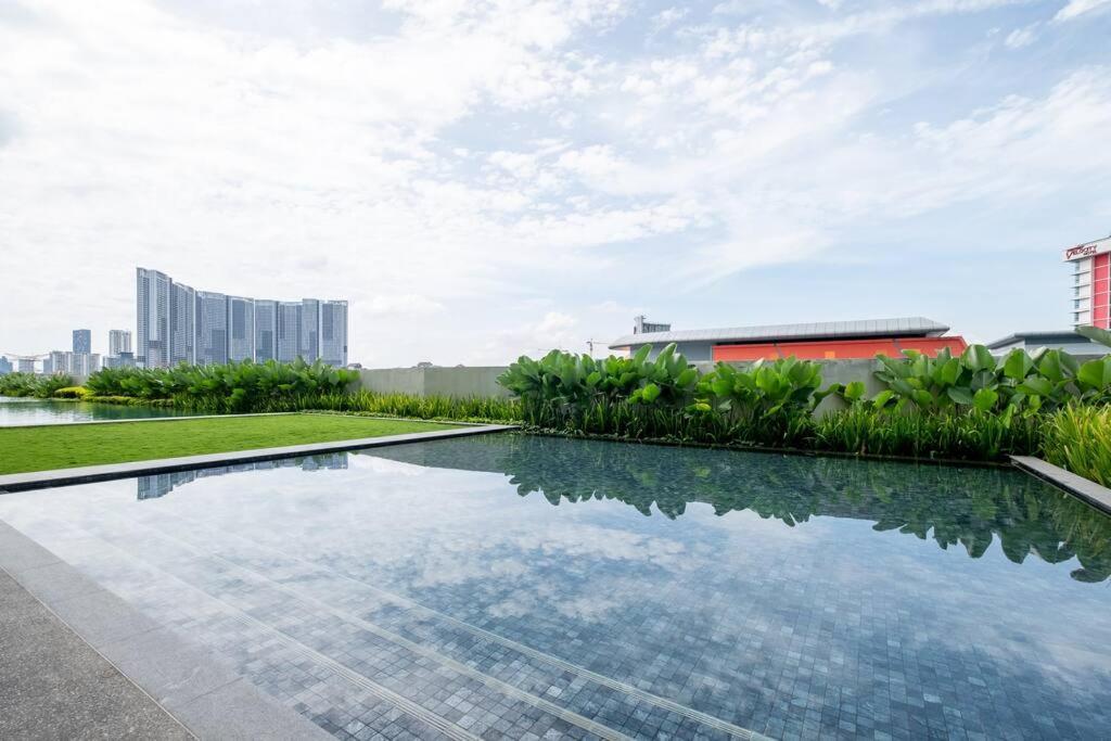 Pangsapuri The White House Opposite Sunway Velocity Mall Kuala Lumpur