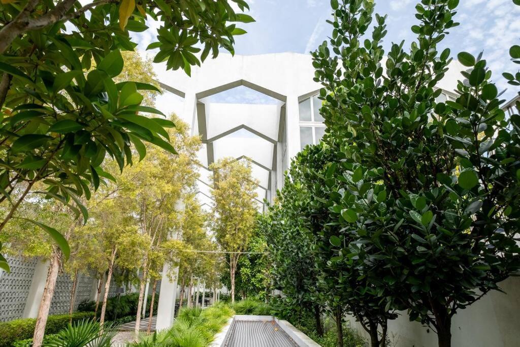 Pangsapuri The White House Opposite Sunway Velocity Mall *